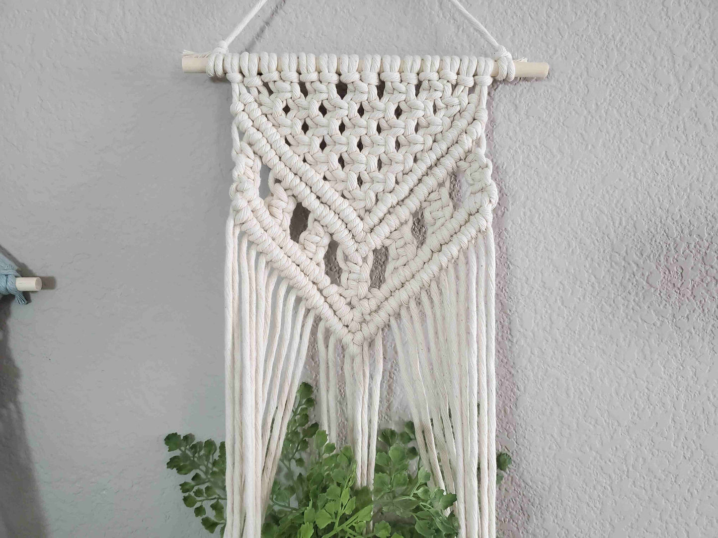 Beginner macrame wall hanging pdf pattern. Digital download